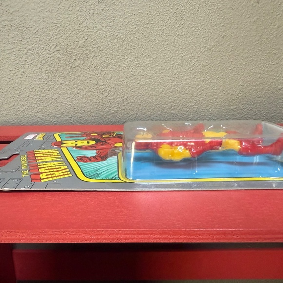 Kenner Marvel Legends Iron Man, Wolverine & Carol Danvers Retro Figures NEW - Picture 4 of 13